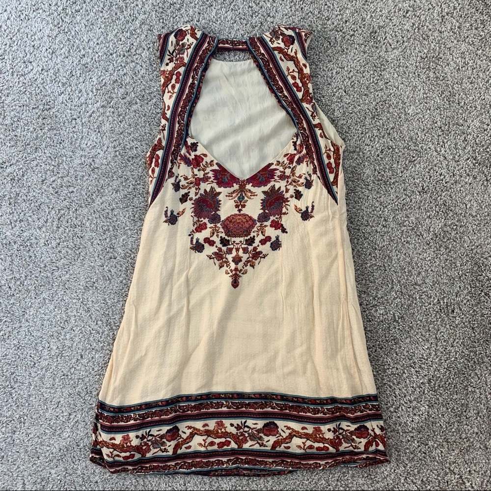 Patterned Shift Dress With Open Back - image 6